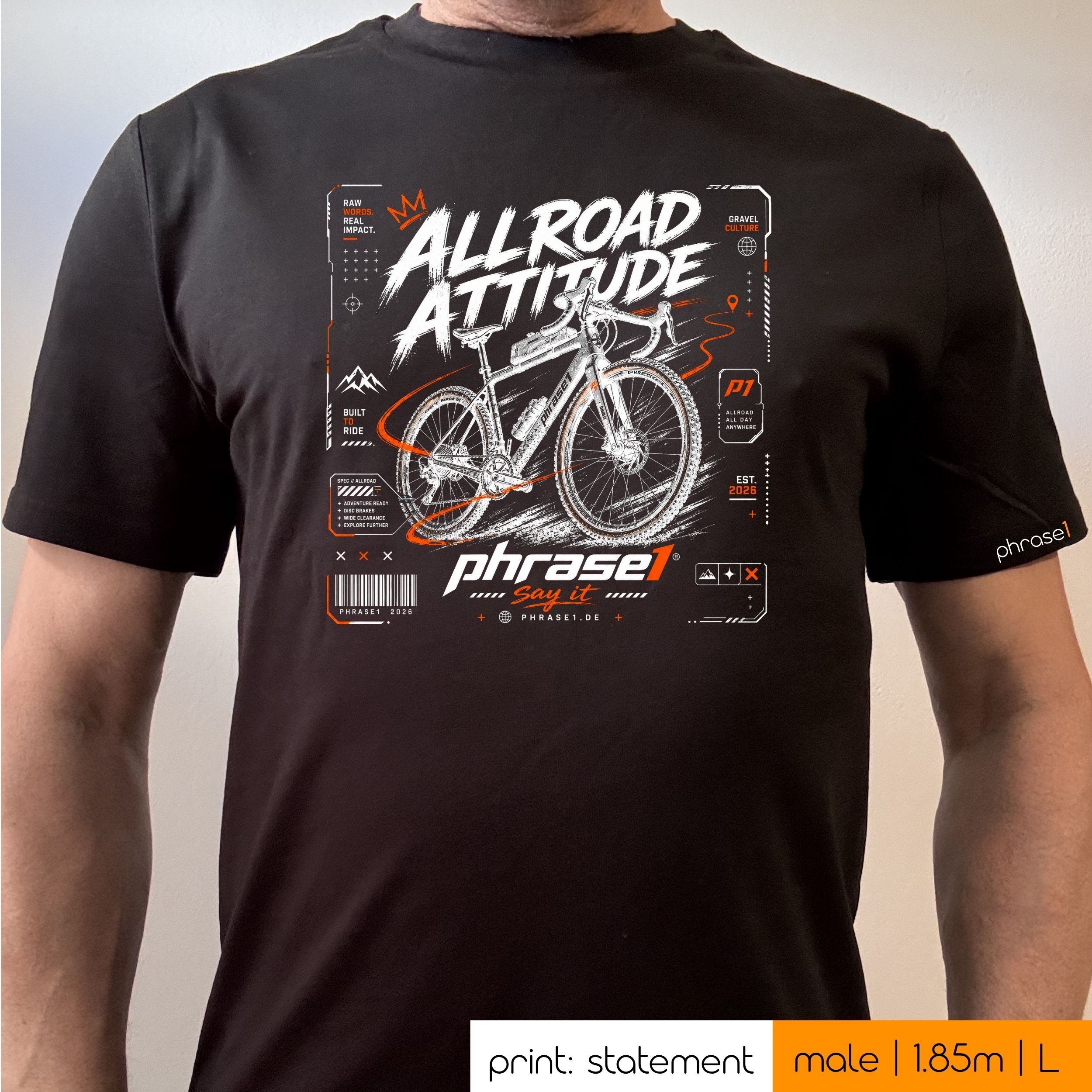 Premium T-Shirt mit Visual "Allroad Attitude" Gravel Bike. Premium T-Shirt mit Visual "Allroad Attitude" Gravel Bike.