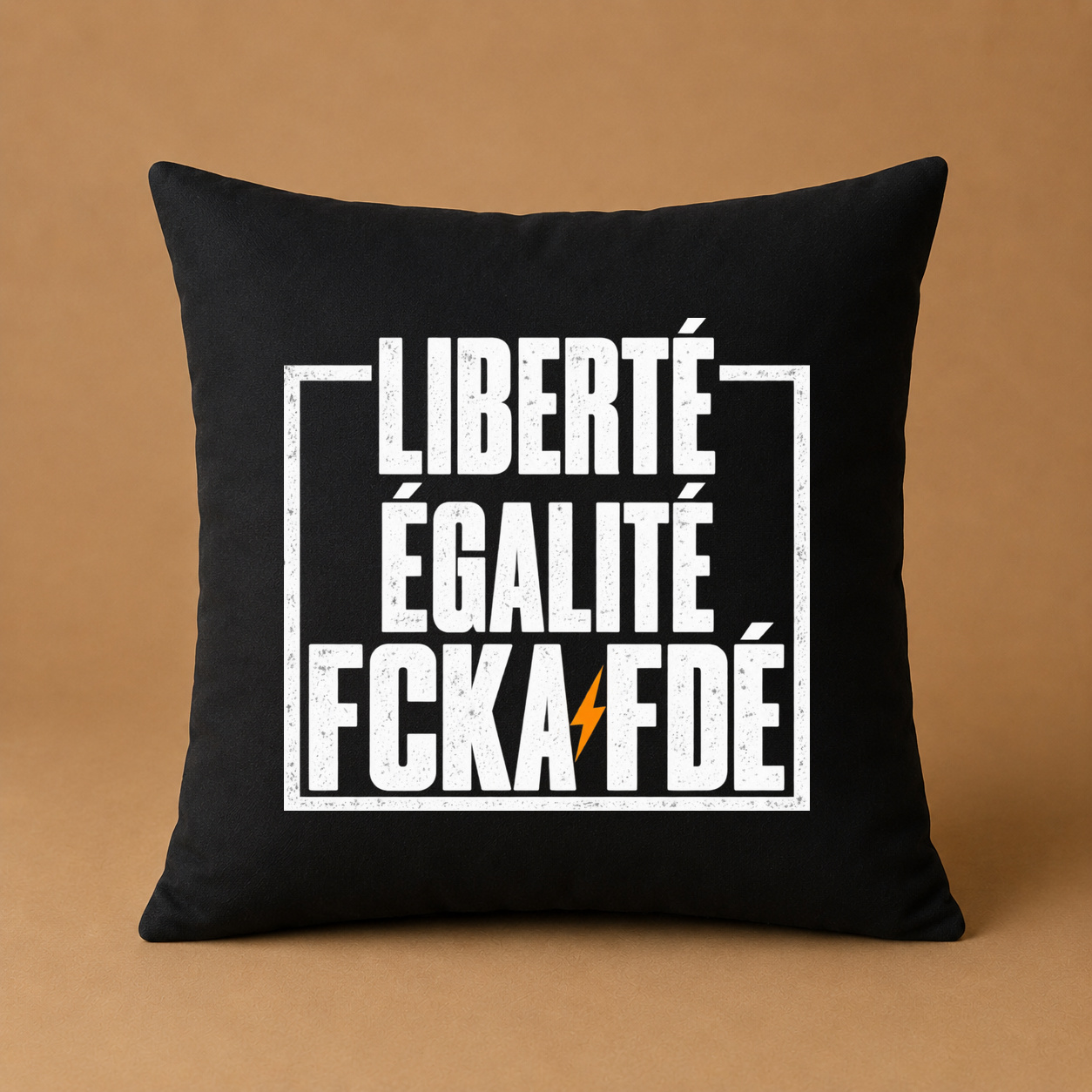 LIBERTÉ ÉGALITÉ FCKAFDÉ – Kissenhülle LIBERTÉ ÉGALITÉ FCKAFDÉ – Kissenhülle