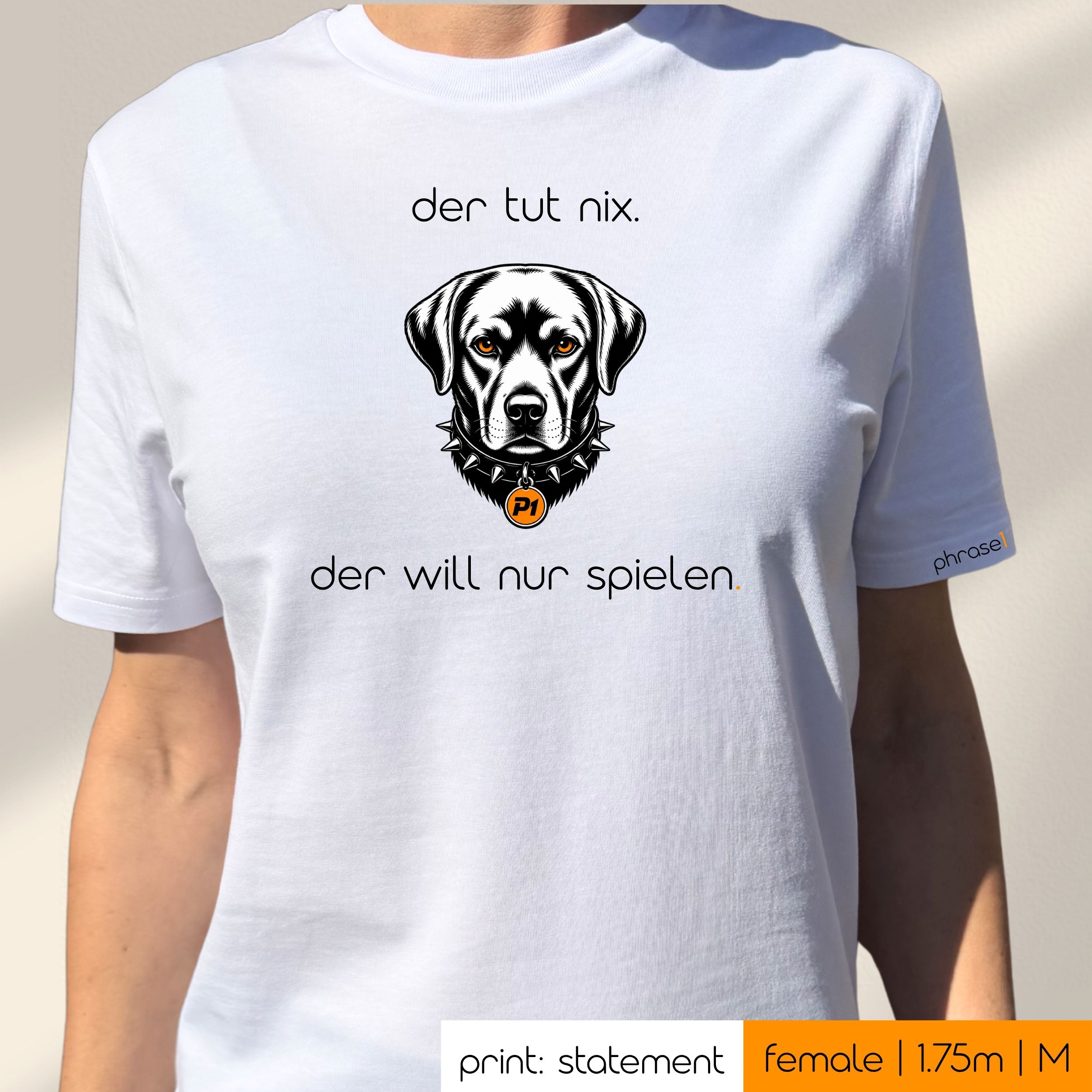 Premium T-Shirt mit Visual Labrador und Spruch „der tut nix. der will nur spielen.“ Premium T-Shirt mit Visual Labrador und Spruch „der tut nix. der will nur spielen.“