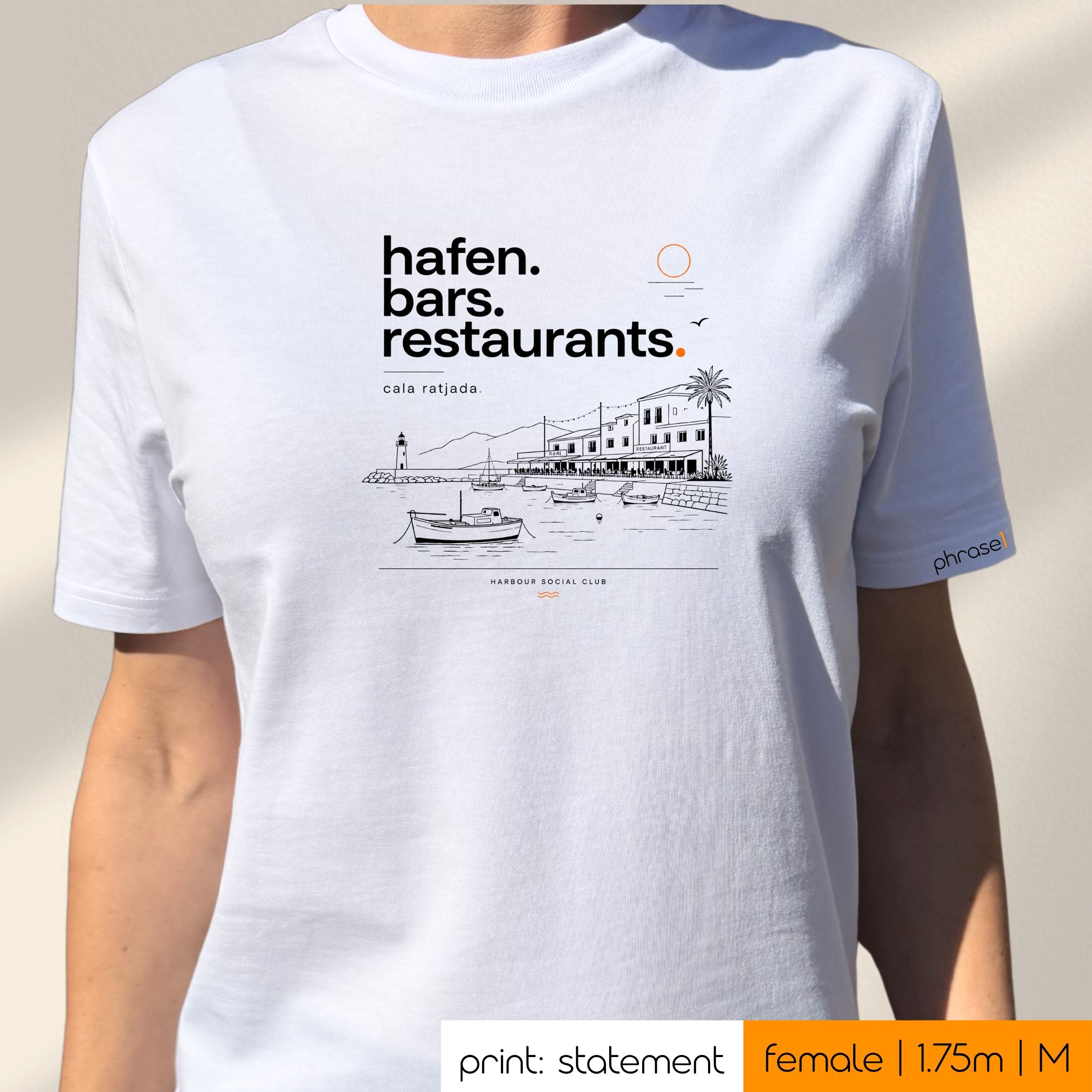 Premium T-Shirt mit Spruch "hafen. bars. restaurants." – Cala Ratjada." und Visual Premium T-Shirt mit Spruch "hafen. bars. restaurants." – Cala Ratjada." und Visual