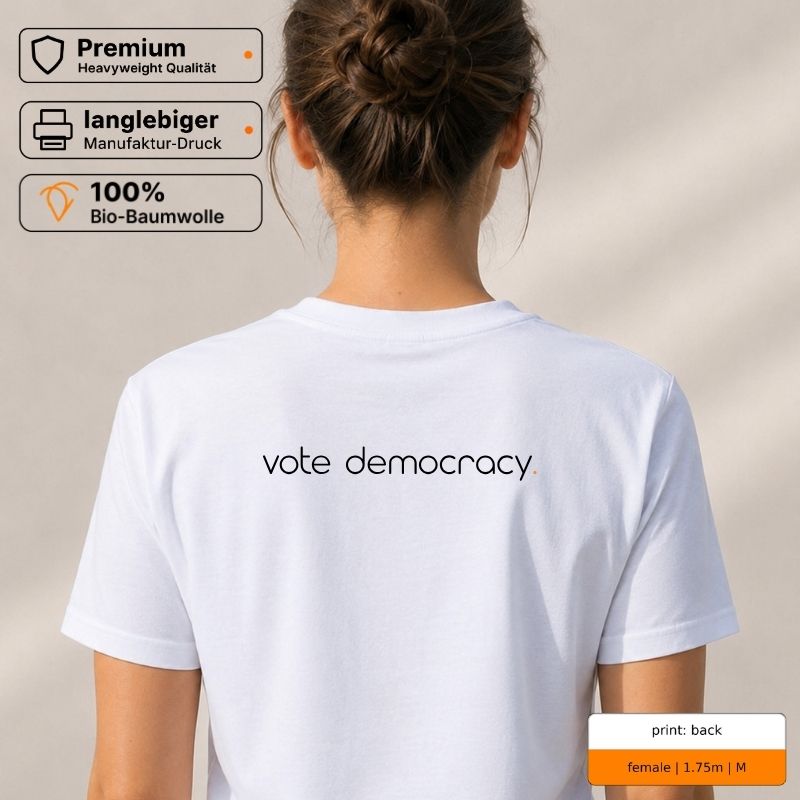 Premium T-Shirt mit „vote democracy.“ Rückenprint Premium T-Shirt mit „vote democracy.“ Rückenprint