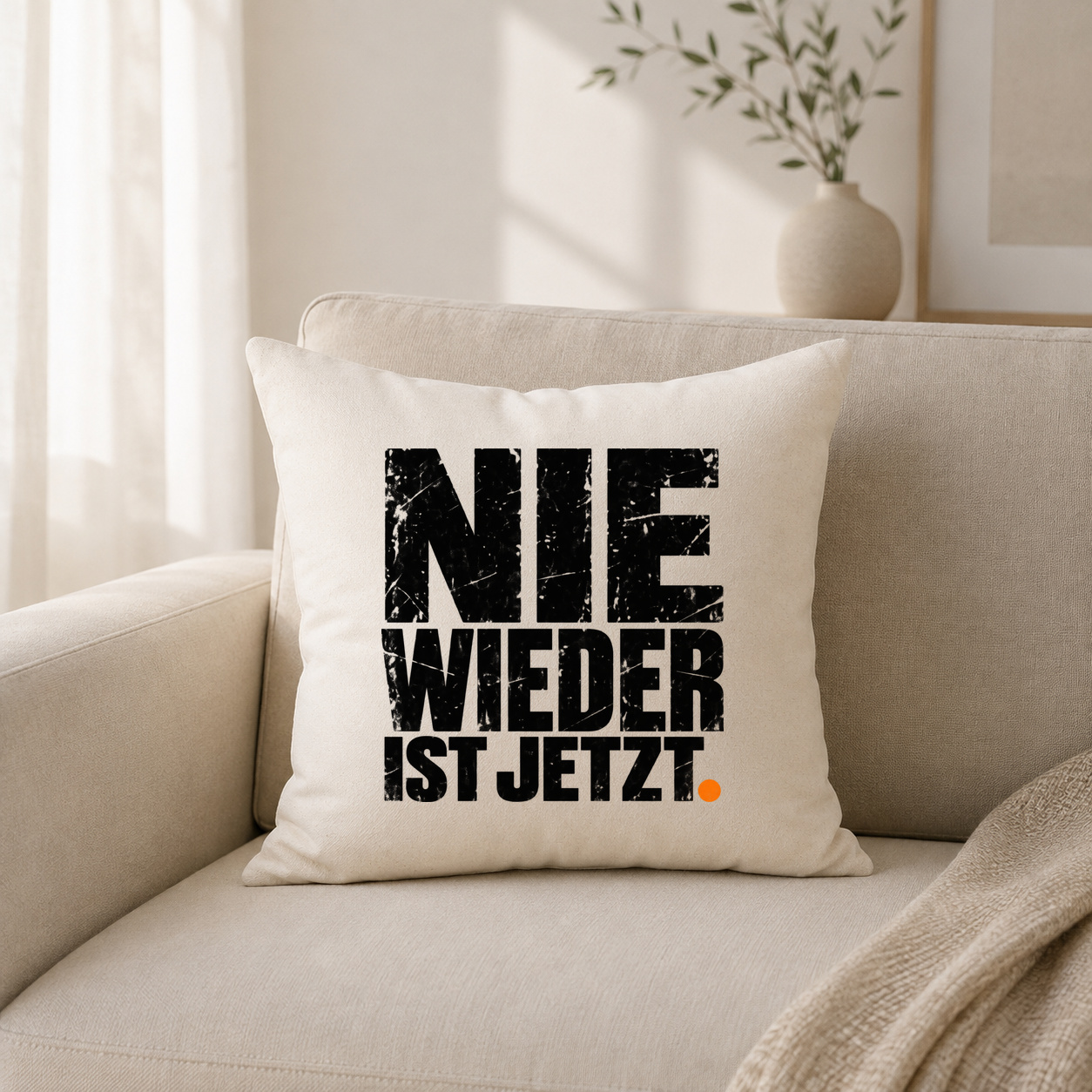Kissenhülle "NIE WIEDER IST JETZT." Kissenhülle "NIE WIEDER IST JETZT."