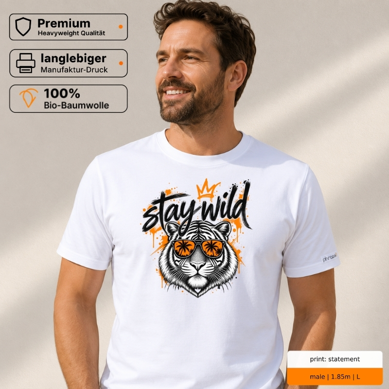 Premium T-Shirt mit „stay wild.“ Tiger-Motiv