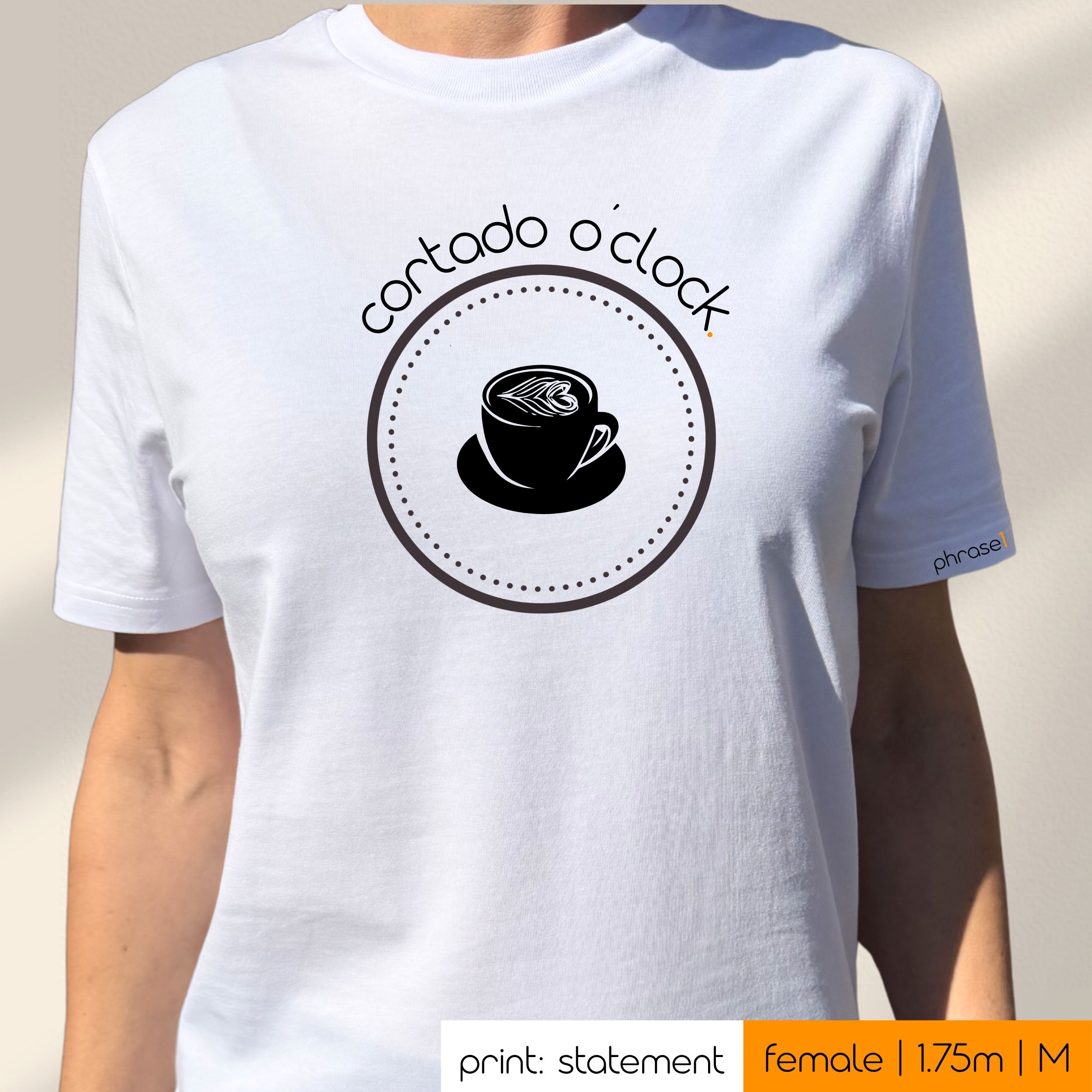 Premium T-Shirt mit Sruch "cortado o’clock" und Visual Café Cortado
