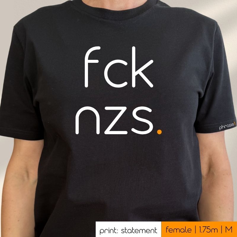Premium T-Shirt mit Spruch "fck nzs."