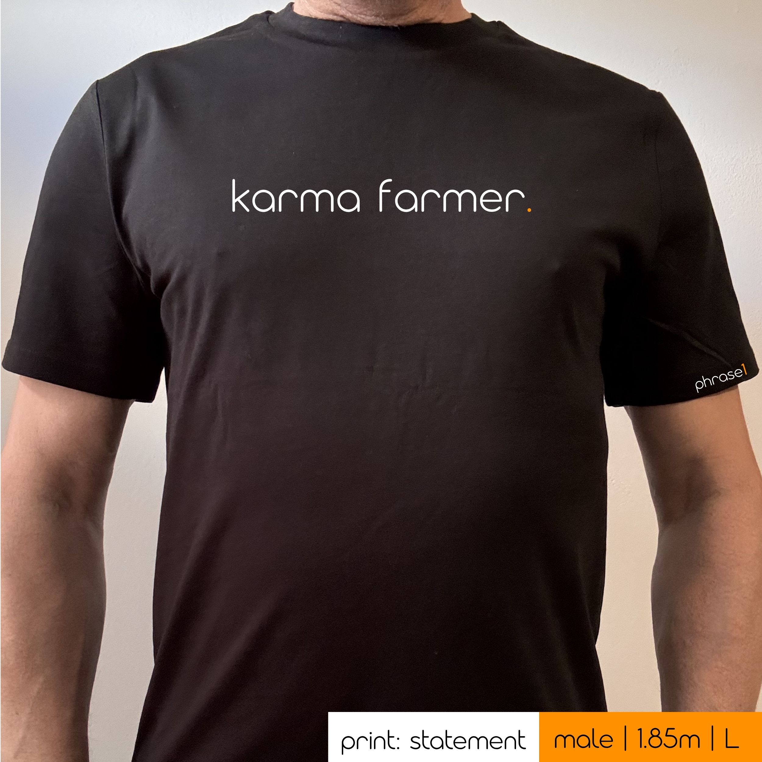 Premium T-Shirt mit Spruch "karma farmer." Premium T-Shirt mit Spruch "karma farmer."