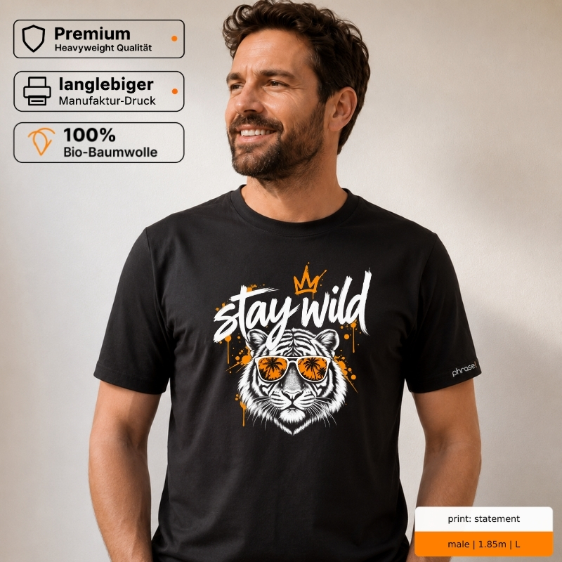 Premium T-Shirt mit „stay wild.“ Tiger-Motiv Premium T-Shirt mit „stay wild.“ Tiger-Motiv