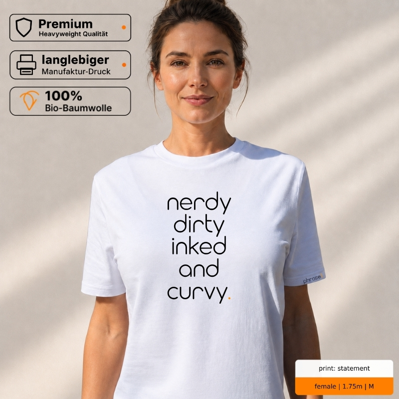 Premium T-Shirt „nerdy, dirty, inked and curvy.“