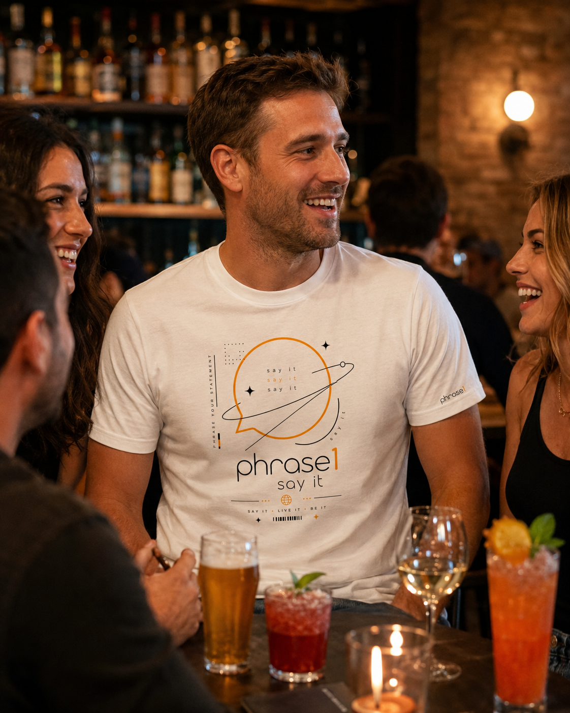 Premium T-Shirt mit Visual "p1 streetwear - orbit." Premium T-Shirt mit Visual "p1 streetwear - orbit."
