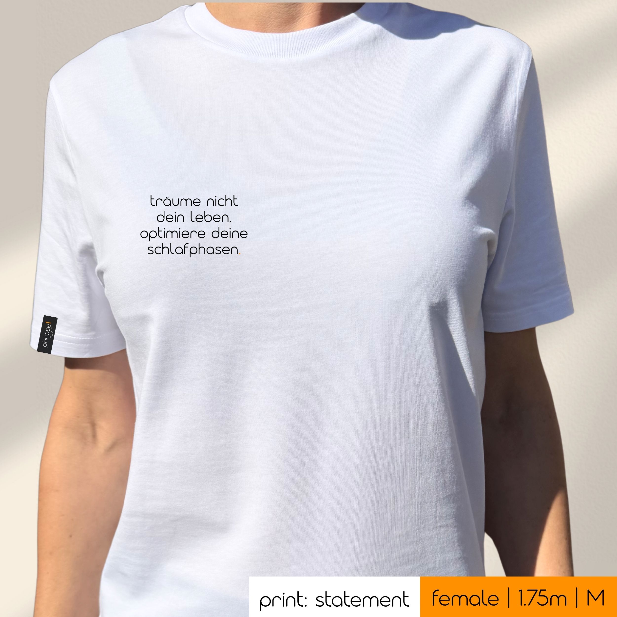 Premium T-Shirt mit Spruch "räume nicht dein leben. optimiere deine schlafphasen.“ Premium T-Shirt mit Spruch "räume nicht dein leben. optimiere deine schlafphasen.“