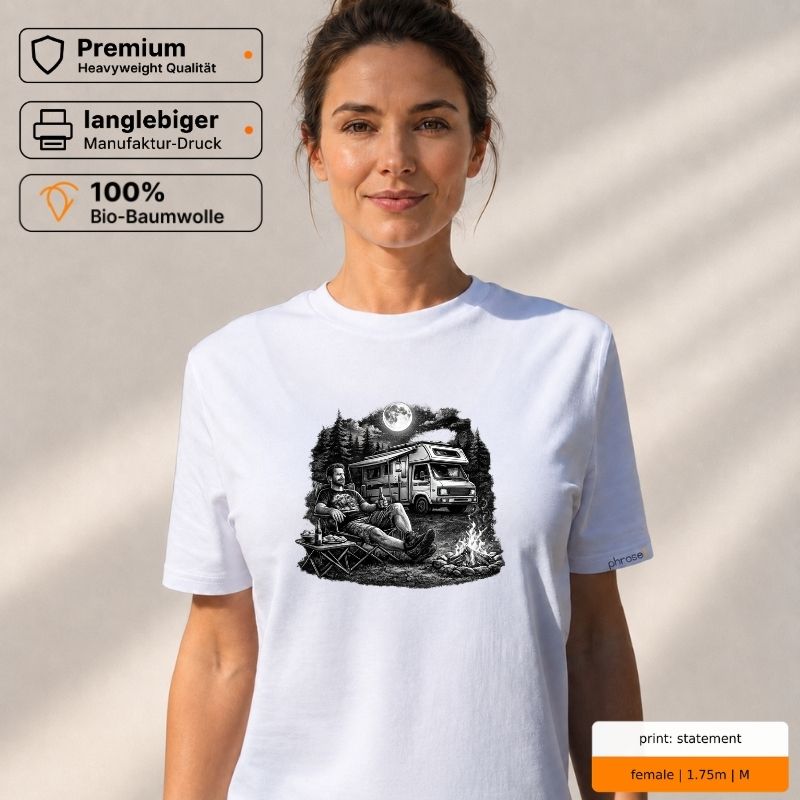 Premium T-Shirt mit Spruch "camper. lifestyle." und Visual Camper vor Bergpanorama