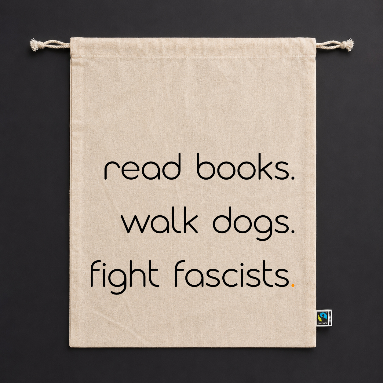 Zuziehbeutel "read books. walk dogs. fight fascists."