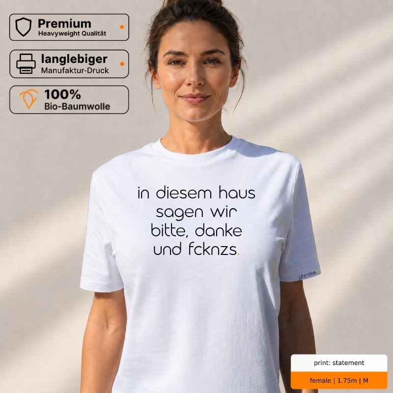 Premium T-Shirt mit „in diesem haus sagen wir bitte, danke und fcknzs.“ Statement Premium T-Shirt mit „in diesem haus sagen wir bitte, danke und fcknzs.“ Statement