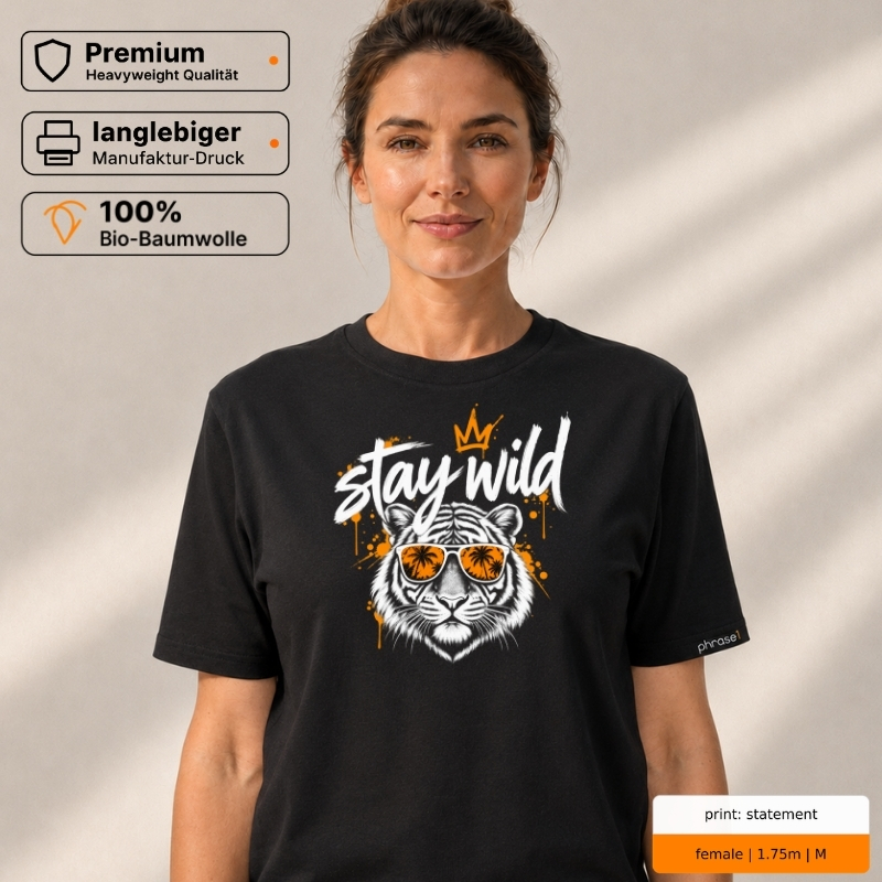 Premium T-Shirt mit „stay wild.“ Tiger-Motiv