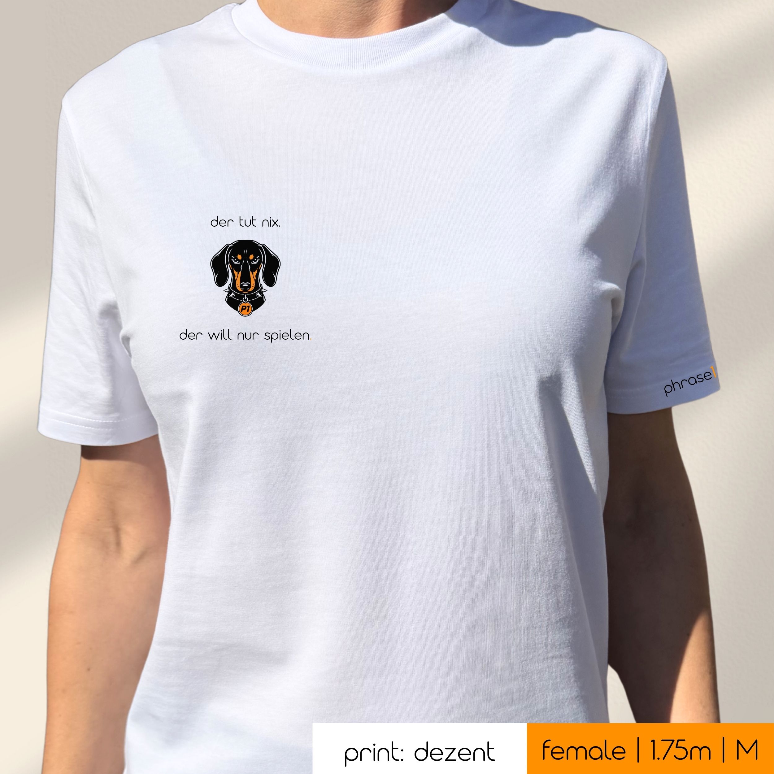 Premium T-Shirt mit Visual Dackel und Spruch „der tut nix. der will nur spielen.“ Premium T-Shirt mit Visual Dackel und Spruch „der tut nix. der will nur spielen.“