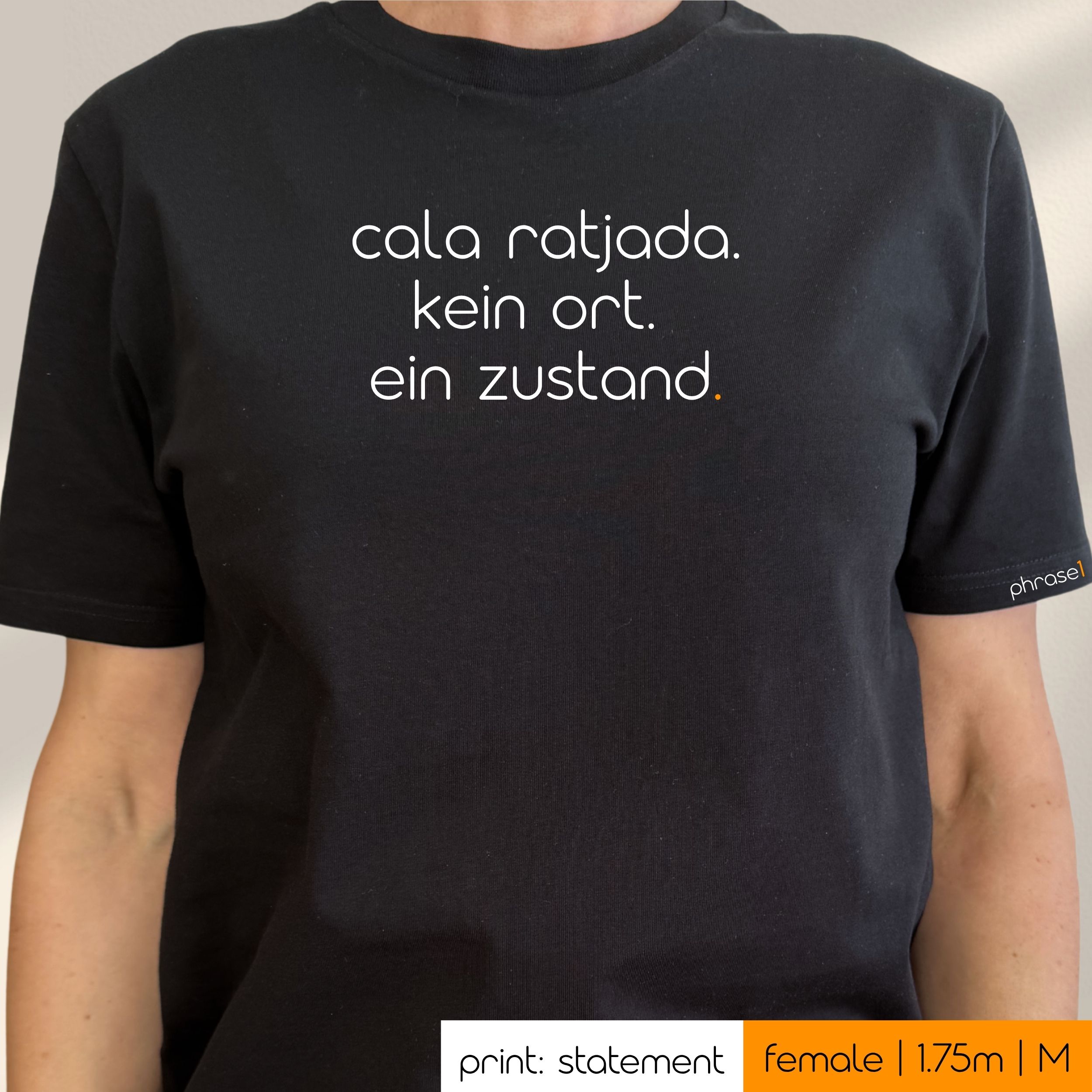 Premium T-Shirt mit Spruch "cala ratjada. kein ort. ein zustand." Premium T-Shirt mit Spruch "cala ratjada. kein ort. ein zustand."