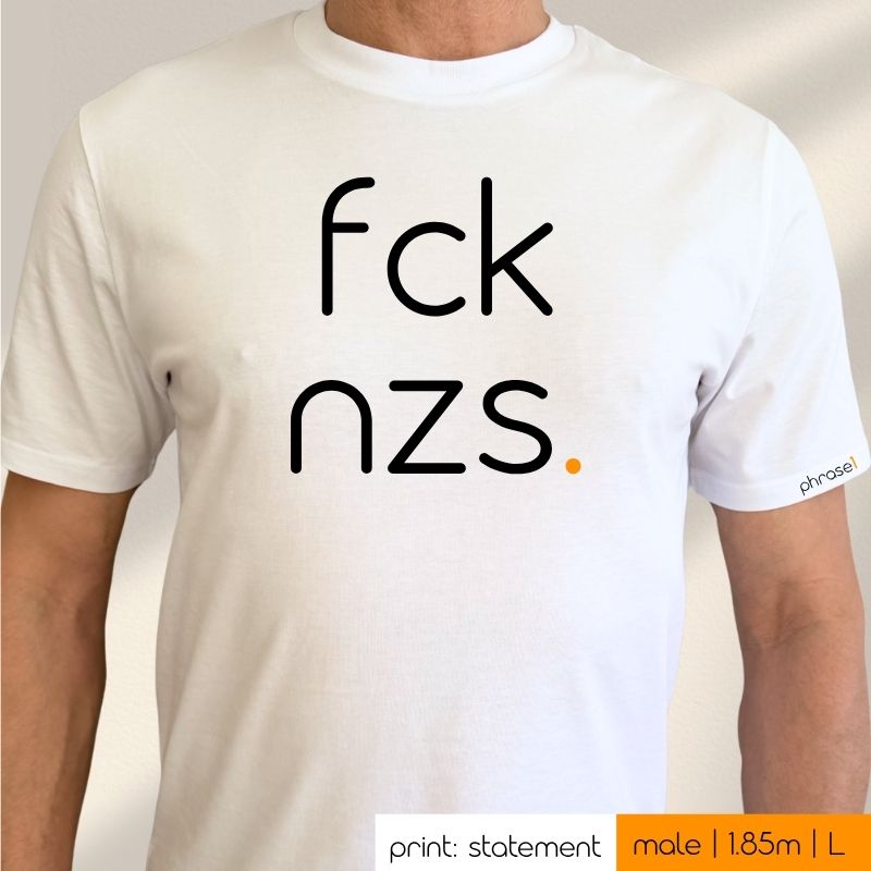 Premium T-Shirt mit Spruch "fck nzs."