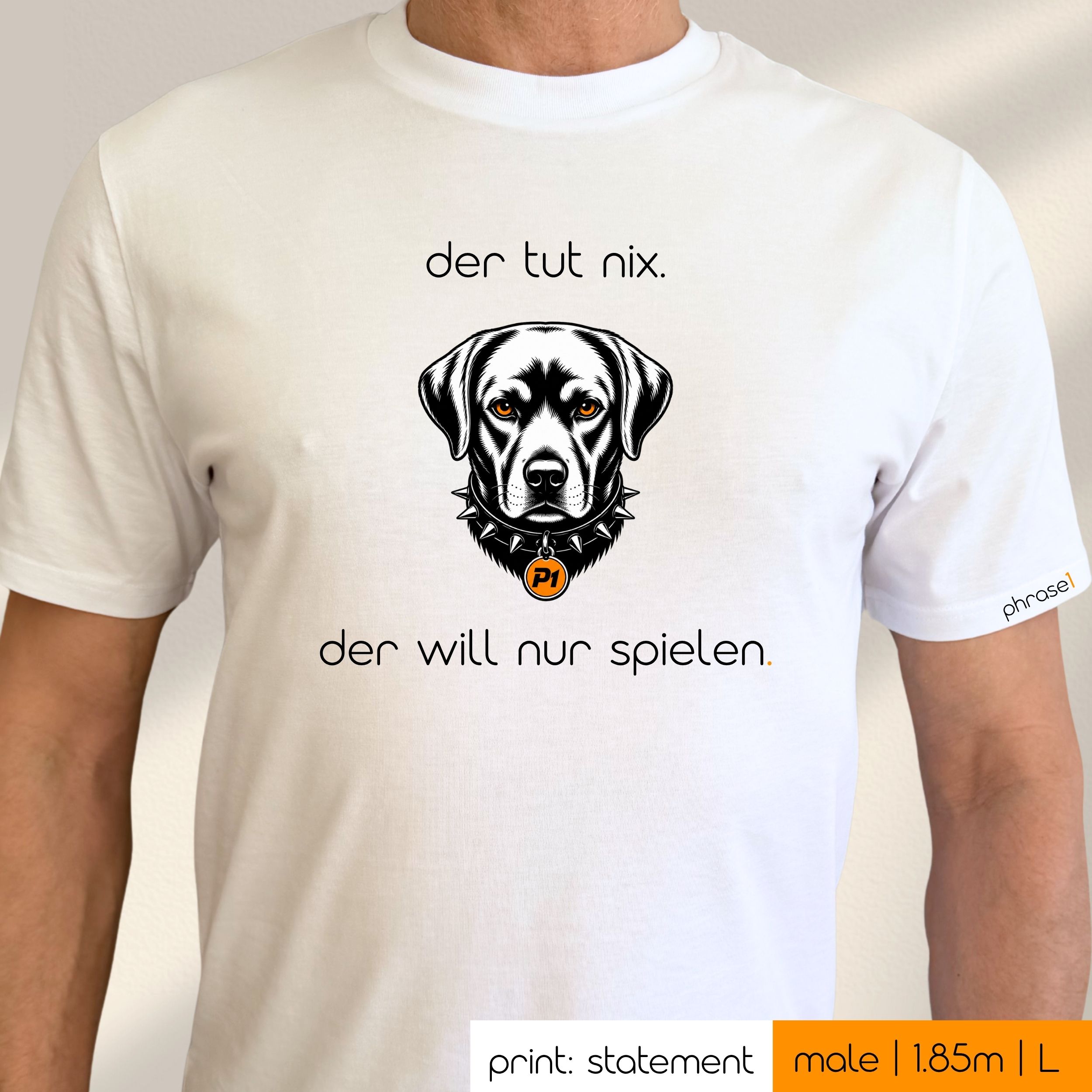 Premium T-Shirt mit Visual Labrador und Spruch „der tut nix. der will nur spielen.“ Premium T-Shirt mit Visual Labrador und Spruch „der tut nix. der will nur spielen.“