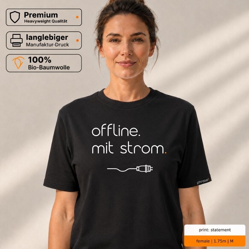 Premium T-Shirt mit Spruch "offline. mit strom." und Visual CEE Stecker Premium T-Shirt mit Spruch "offline. mit strom." und Visual CEE Stecker