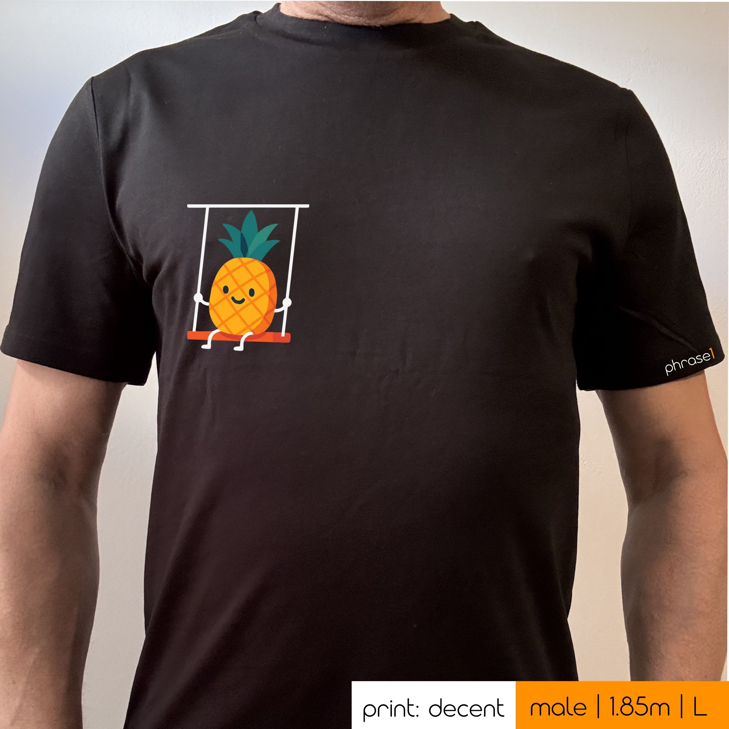Premium T-Shirt mit Visual "Swinging Pineapple" Premium T-Shirt mit Visual "Swinging Pineapple"