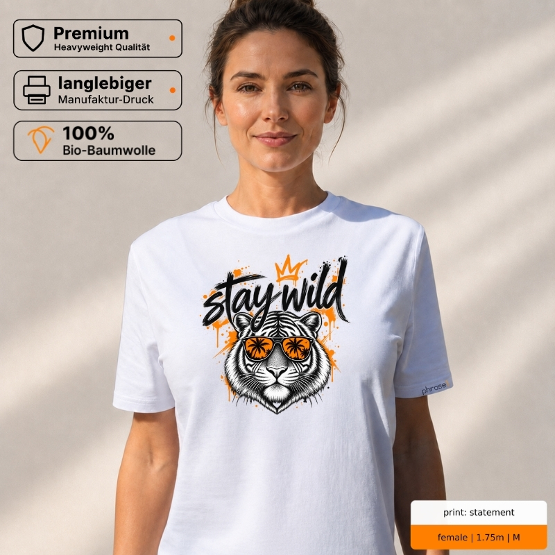 Premium T-Shirt mit „stay wild.“ Tiger-Motiv Premium T-Shirt mit „stay wild.“ Tiger-Motiv