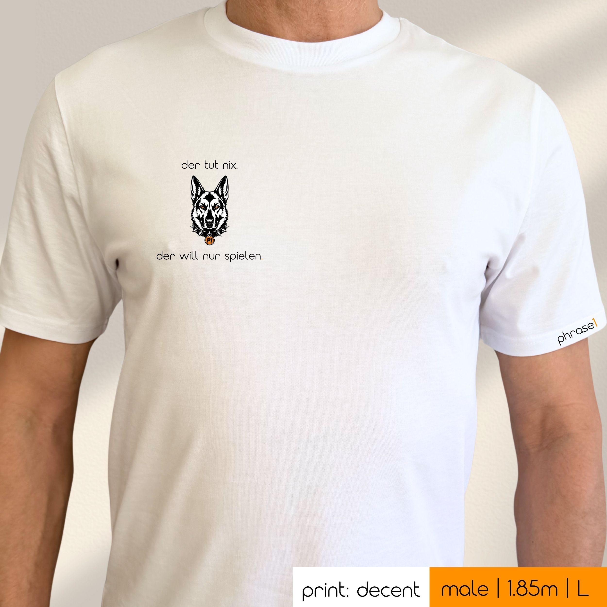 Premium T-Shirt mit Visual Schäferhund und Spruch „der tut nix. der will nur spielen.“ Premium T-Shirt mit Visual Schäferhund und Spruch „der tut nix. der will nur spielen.“