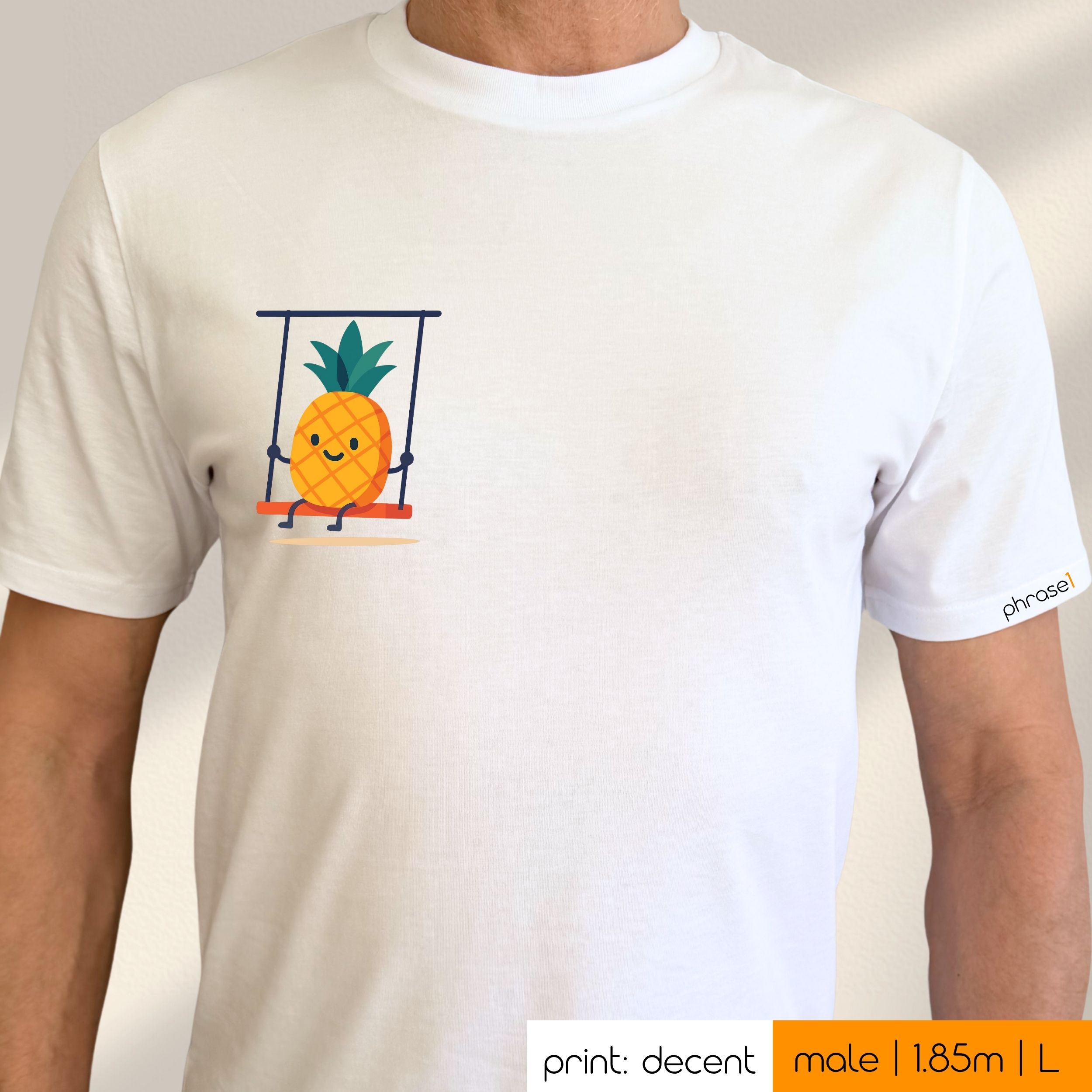 Premium T-Shirt mit Visual "Swinging Pineapple" Premium T-Shirt mit Visual "Swinging Pineapple"