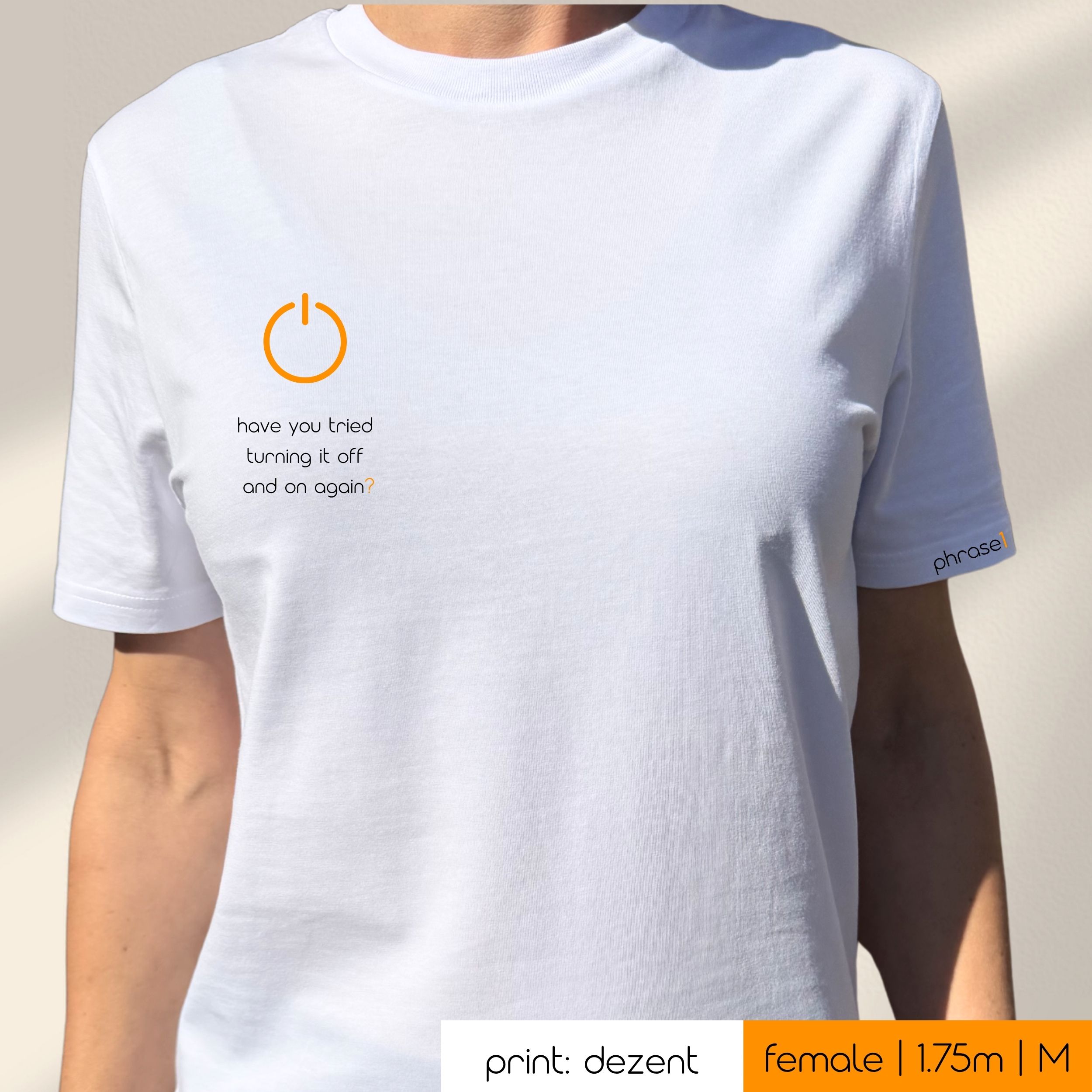 Premium T-Shirt mit Spruch und Visual "have you tried turning it off and on again?" Premium T-Shirt mit Spruch und Visual "have you tried turning it off and on again?"