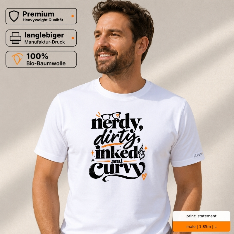 Premium T-Shirt „nerdy, dirty, inked and curvy.“ – Retro Statement