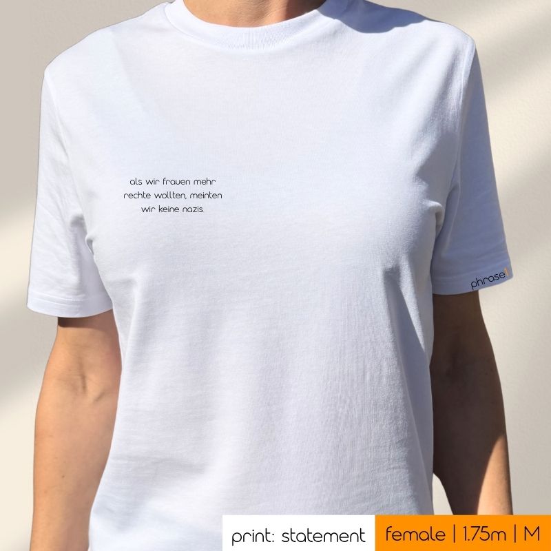 Premium T-Shirt mit Spruch „als wir frauen mehr rechte wollten, meinten wir keine nazis."