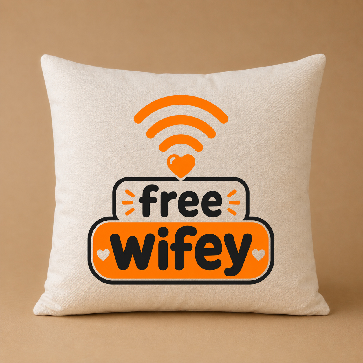 Kissenhülle mit „free wifey.“ Statement Kissenhülle mit „free wifey.“ Statement