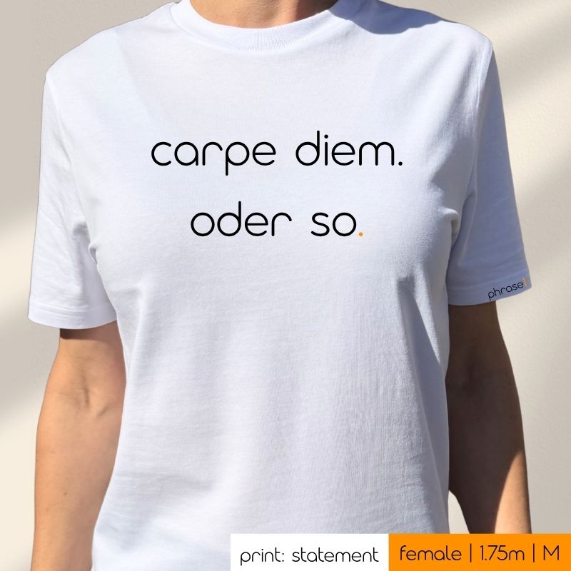 Premium T-Shirt mit Spruch „carpe diem. oder so.“