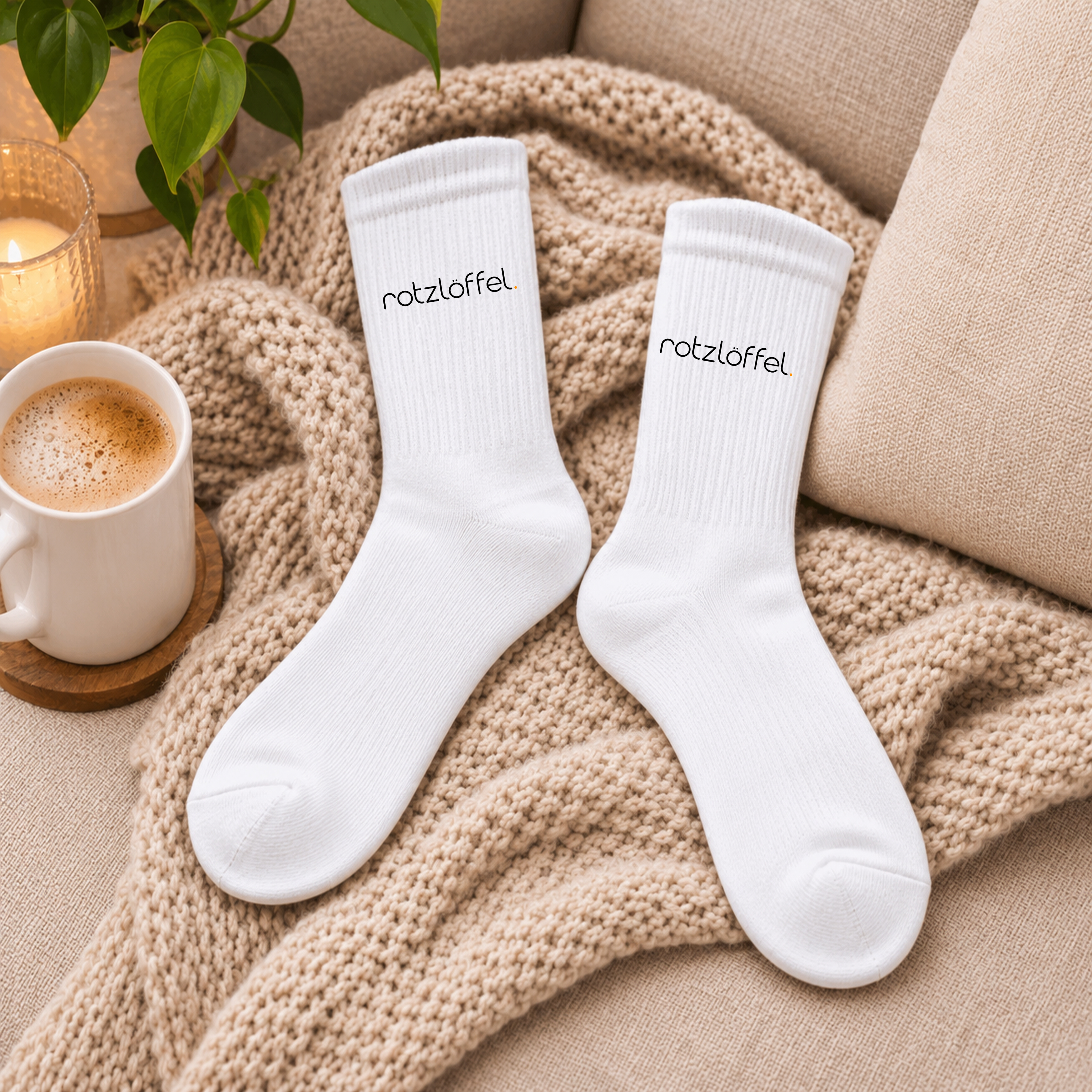 Weiße Crew-Socken „rotzlöffel.“ Weiße Crew-Socken „rotzlöffel.“