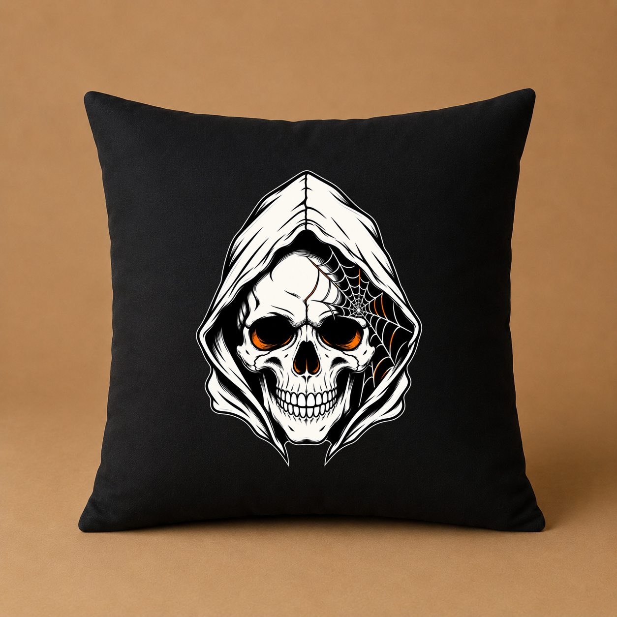 Kissenhülle "Totenkopf mit Kapuze und Spinnennetz"
